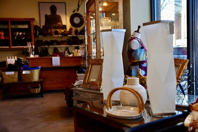 furniture-and-art-store-decor-1